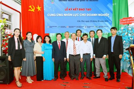 TRƯỜNG QUỐC TẾ MEKONG TRAO BẰNG TỐT NGHIỆP CHO GẦN 100 TÂN KHOA VÀ LỄ KÝ KẾT ĐÀO TẠO CUNG ỨNG NGUỒN NHÂN LỰC CHO DOANH NGHIỆP 2024